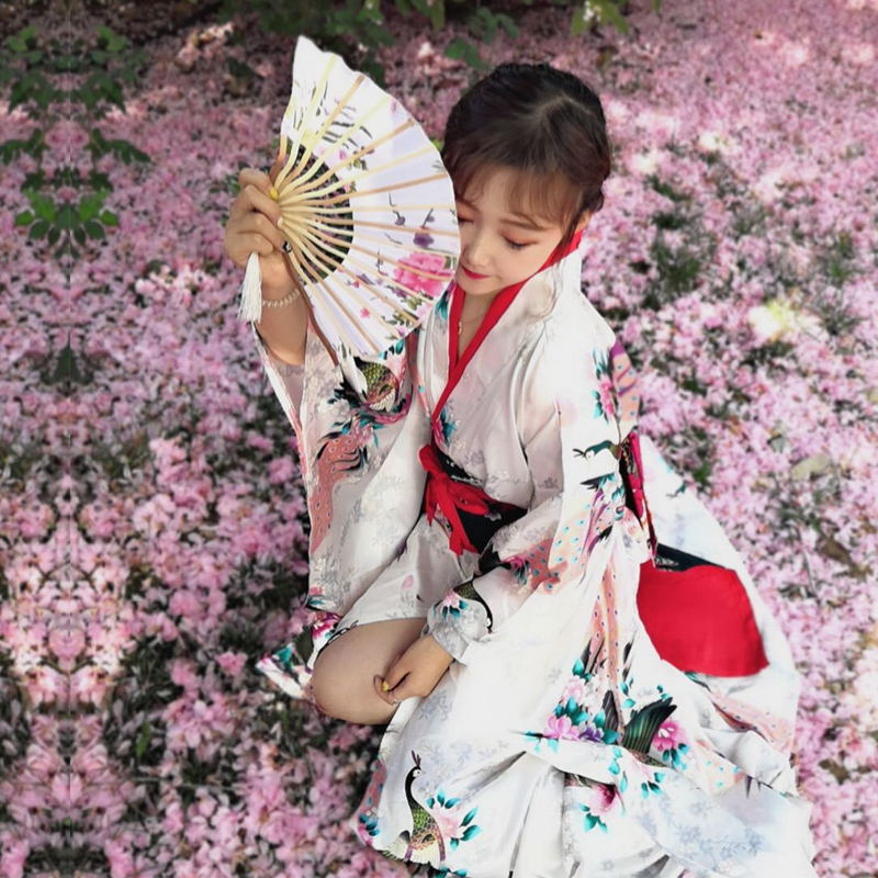 日本写真主播孔雀振袖和服定制
