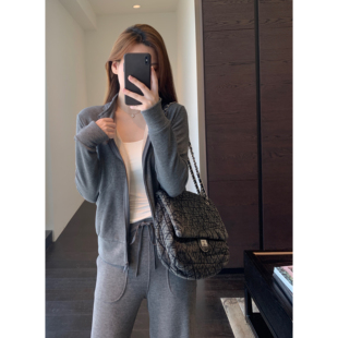 女秋冬新款 AMR 卫衣套装 含真丝羊绒保暖舒适高腰直筒阔腿裤