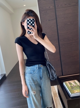 AMR UU◆简约质感 含冰丝舒适垂顺显瘦V领纯色针织短袖女T恤夏新