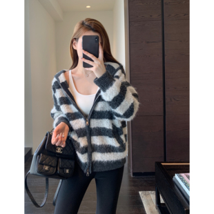 秋冬季 韩系时髦 外套女新款 慵懒风条纹连帽拉链毛衣开衫 AMR