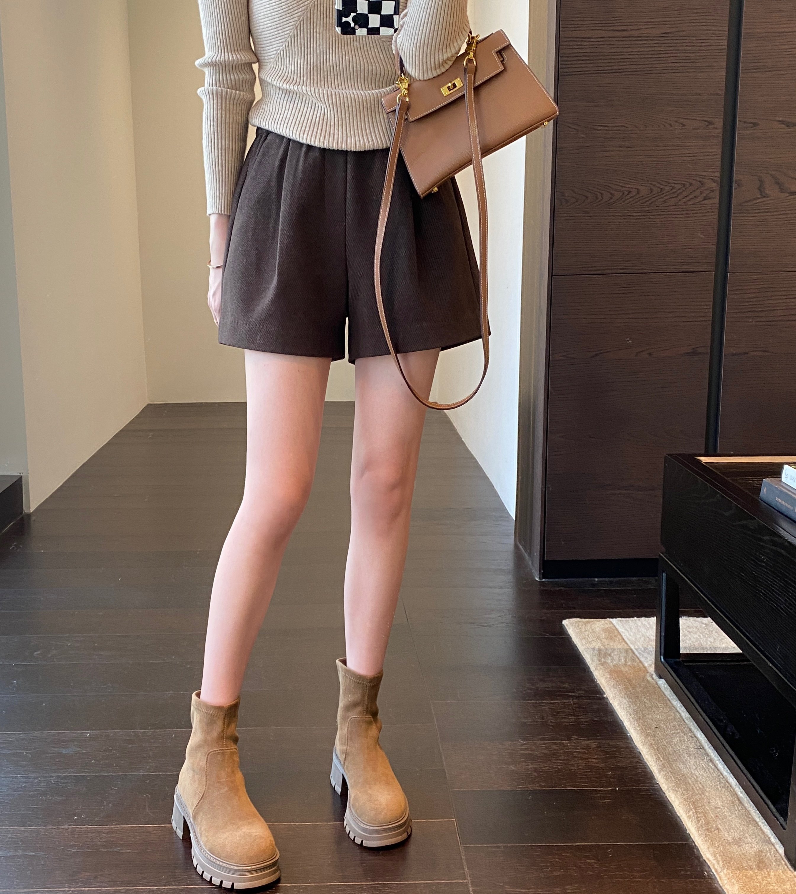 通勤百搭高腰显腿长毛呢短裤