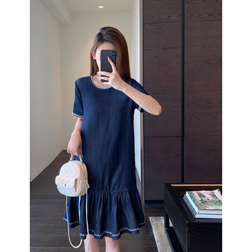 AMR UU◆时髦又显瘦 夏日氛围感撞色刺绣天丝牛仔裙连衣裙女新款
