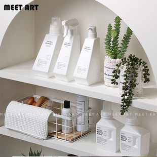 样板房洗衣房阳台柜洗衣液摆件组合英文包装洗护护理液道具饰品