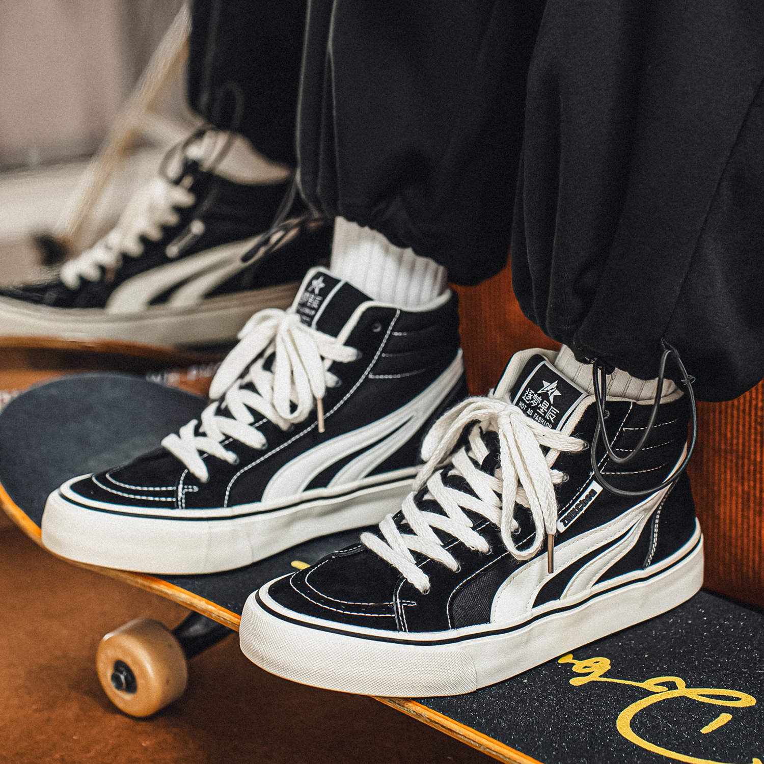 高帮帆布鞋男生韩版百搭运动滑板鞋小众运动中帮港风ins网红男鞋