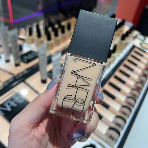 新品超方瓶流光美肌持妆粉底液