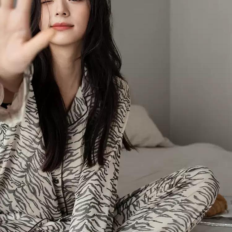 贝妍新款斑马纹睡衣女春秋性感开衫长袖套装柔软莫代尔棉女家居服