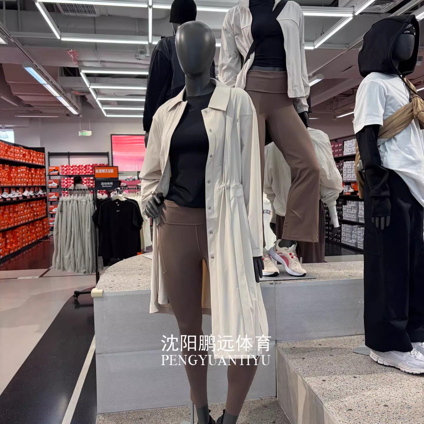 NIKE耐克女子春季运动休闲长运动风衣