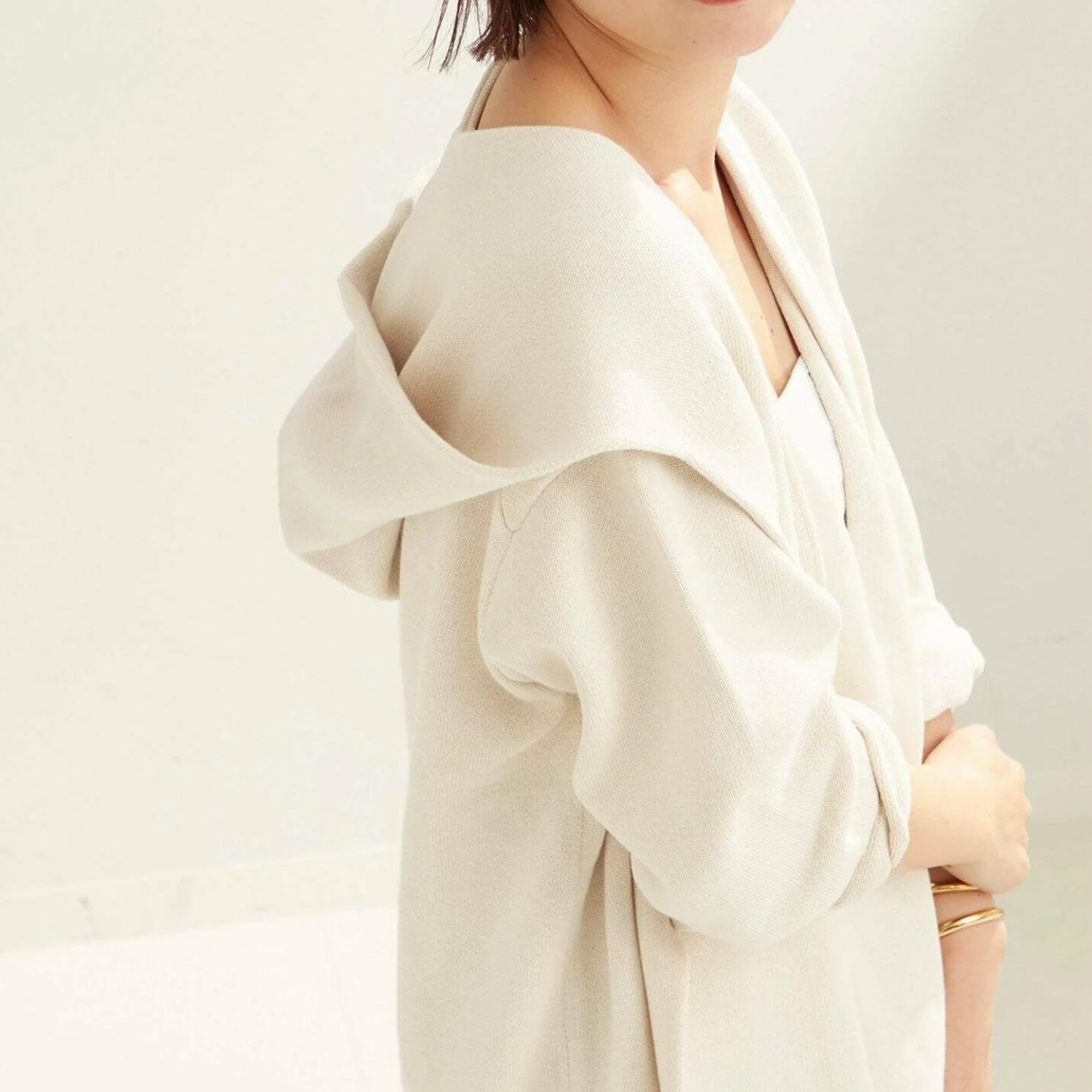 PL温暖并散发出精致优雅连帽披肩