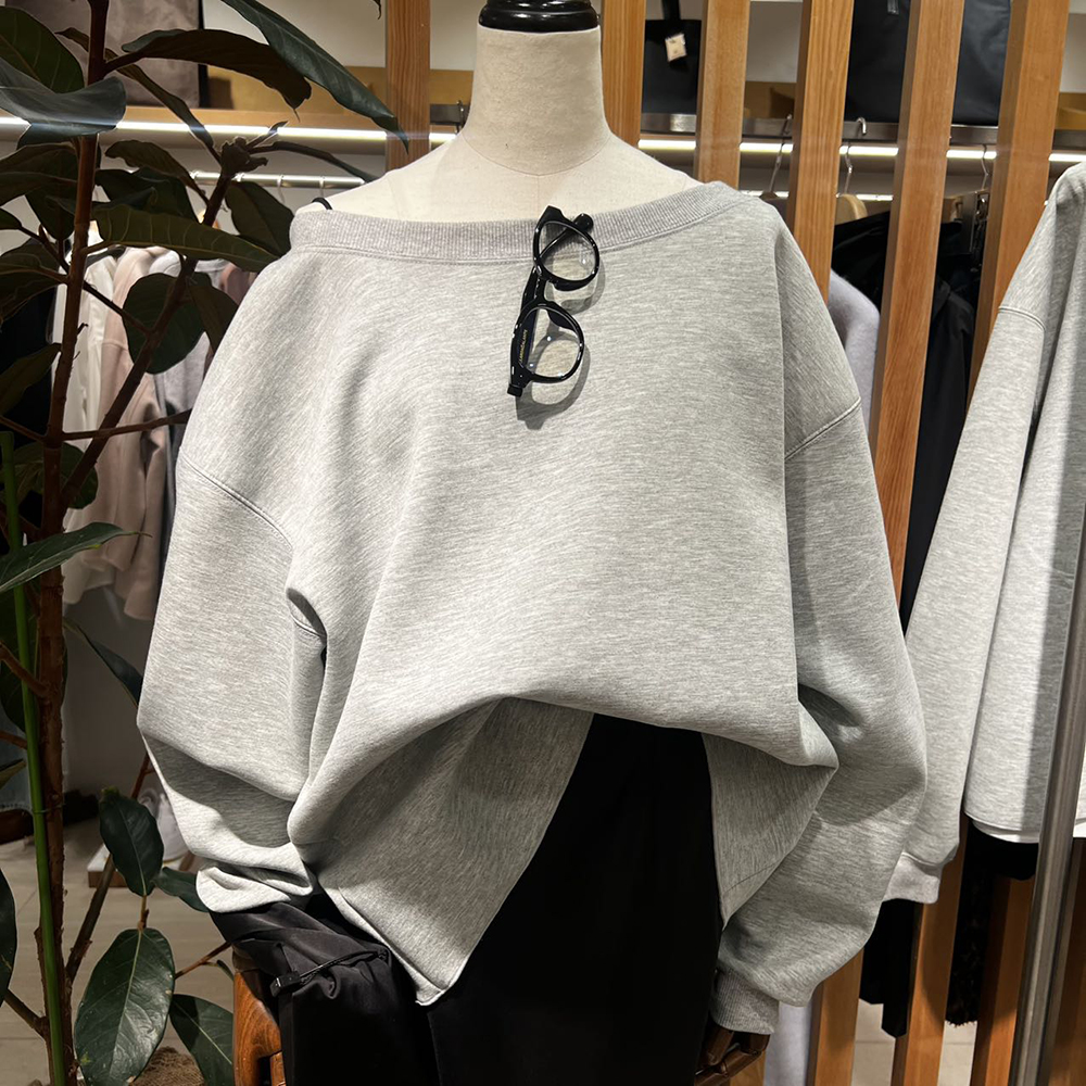 GG船领薄底边更凸显惬意舒适卫衣