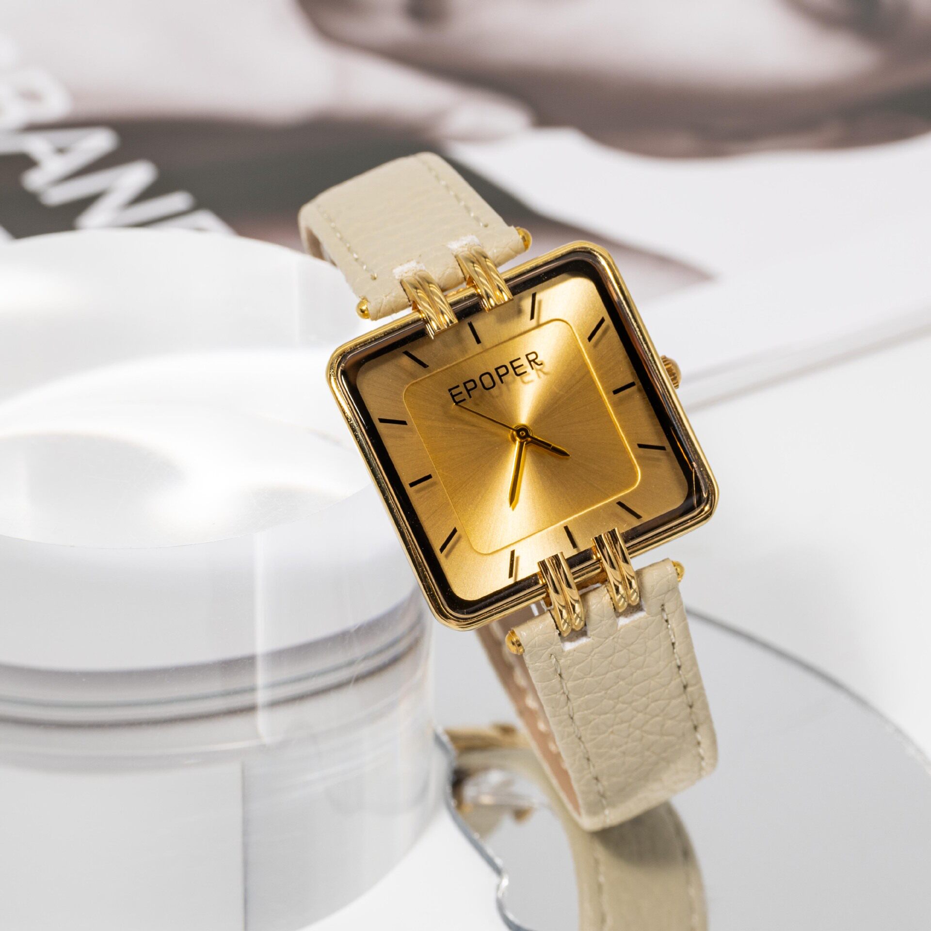 方形大表盘女表简约复古气质腕表休闲石英表轻奢时装表情人节礼物