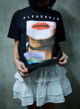 现货正品 PLEASURES人像嘴唇印花PoorConnection宽松休闲短袖T恤