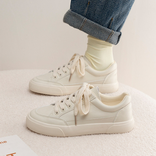 春季白色皮面小白鞋女款2026新款韩系百搭平底运动爆款板鞋配裙子