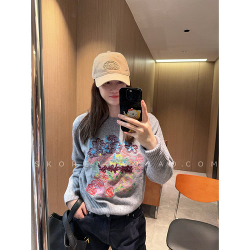 绵羊毛亲肤不扎～2025秋冬季植物系花园重工彩色刺绣灰色毛衣