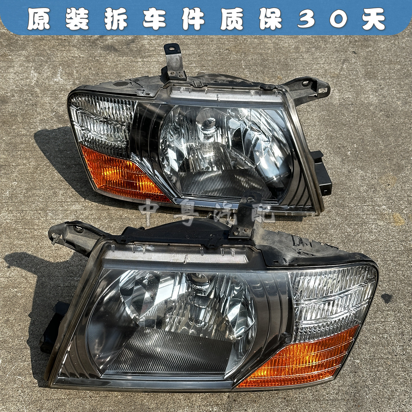 帕杰罗V73V77大灯总成原装拆车