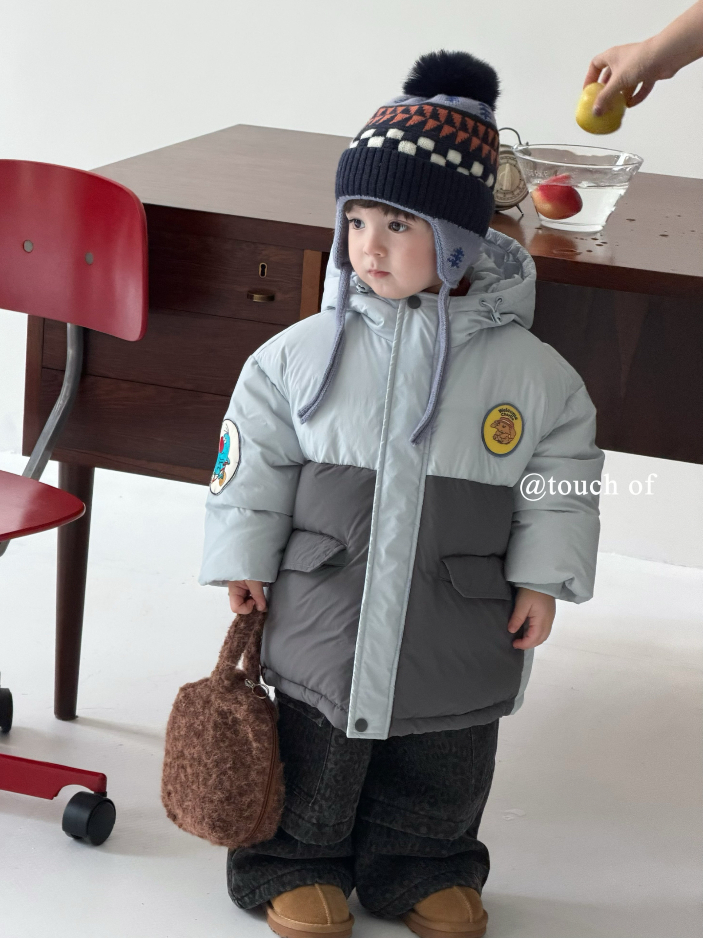 凡妈童装25冬季新款男童小童韩版卡通贴标拼色连帽羽绒服外套洋气