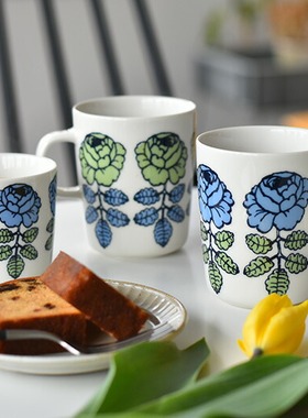 日本限定Marimekko VIHKIRUUSU素描玫瑰墨绿手握蓝色绿色马克杯