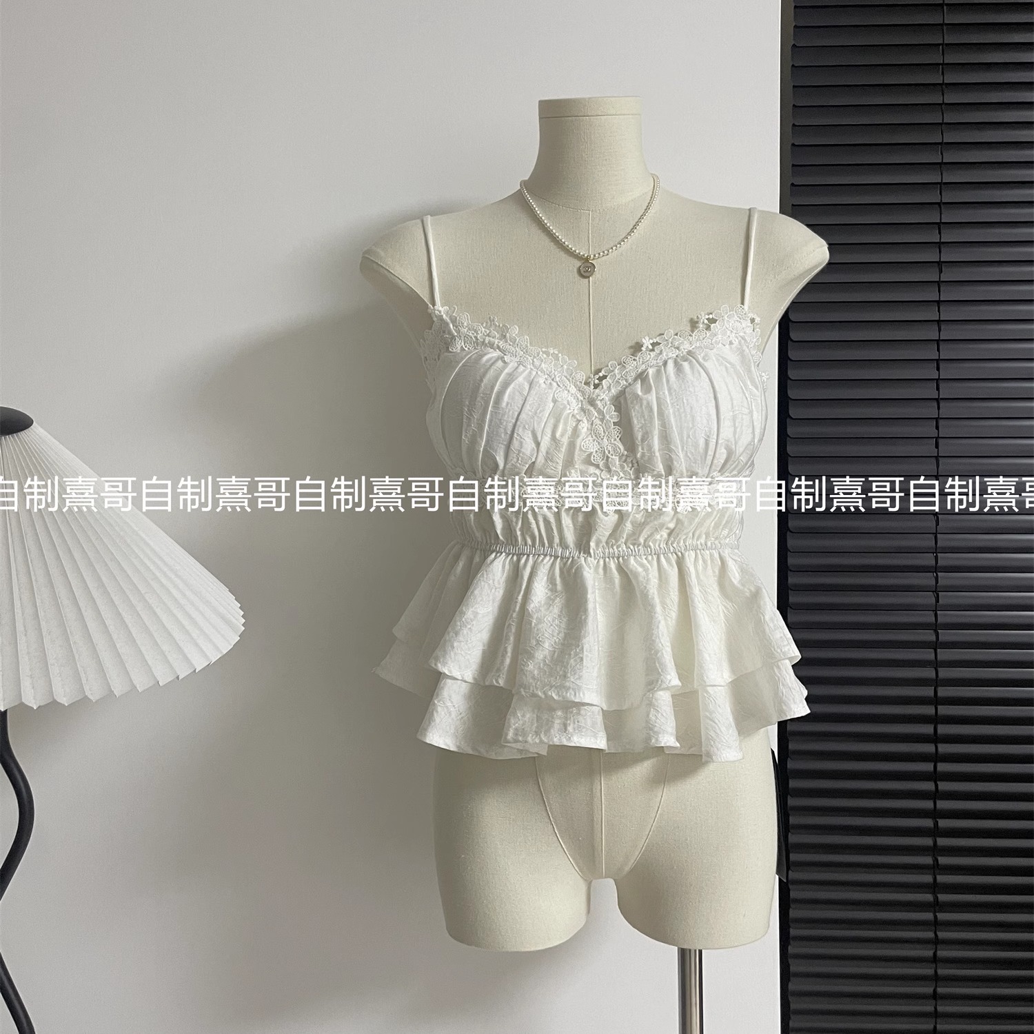 法式纯欲风蕾丝拼接吊带背心女夏季新款设计感小众内搭打底上衣