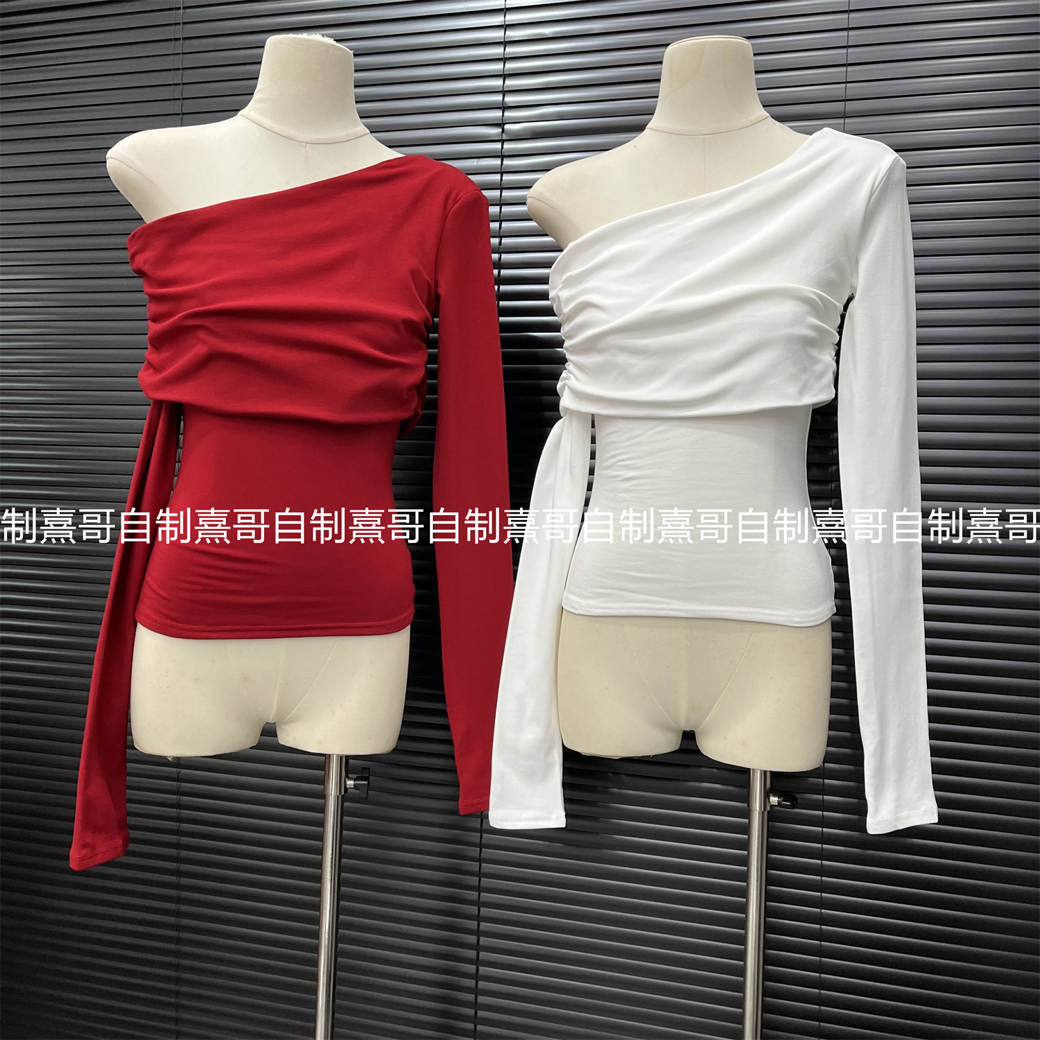 性感辣妹修身斜领露肩褶皱长袖T恤女冬季新年穿搭针织打底衫上衣