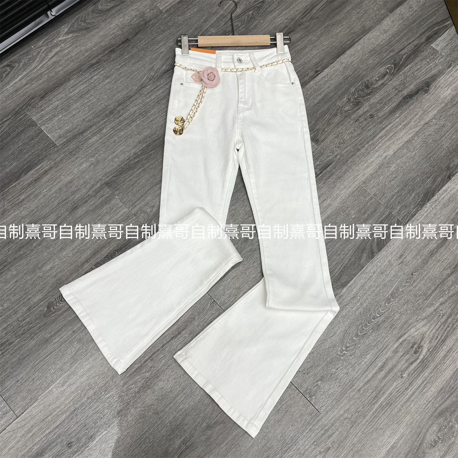 秋冬小香新款白色高腰微喇牛仔裤女链条立体玫瑰花弹力修身喇叭裤