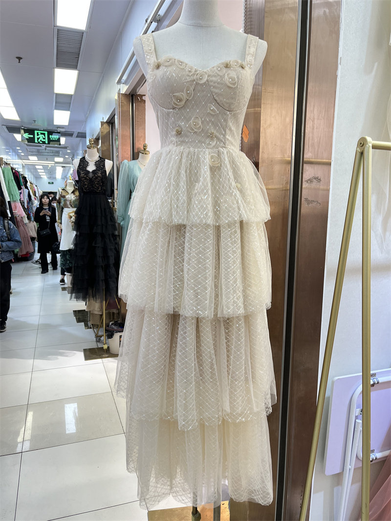 法式优雅重工立体花瓣叠层网纱蛋糕裙长裙子高级感收腰显瘦网纱裙