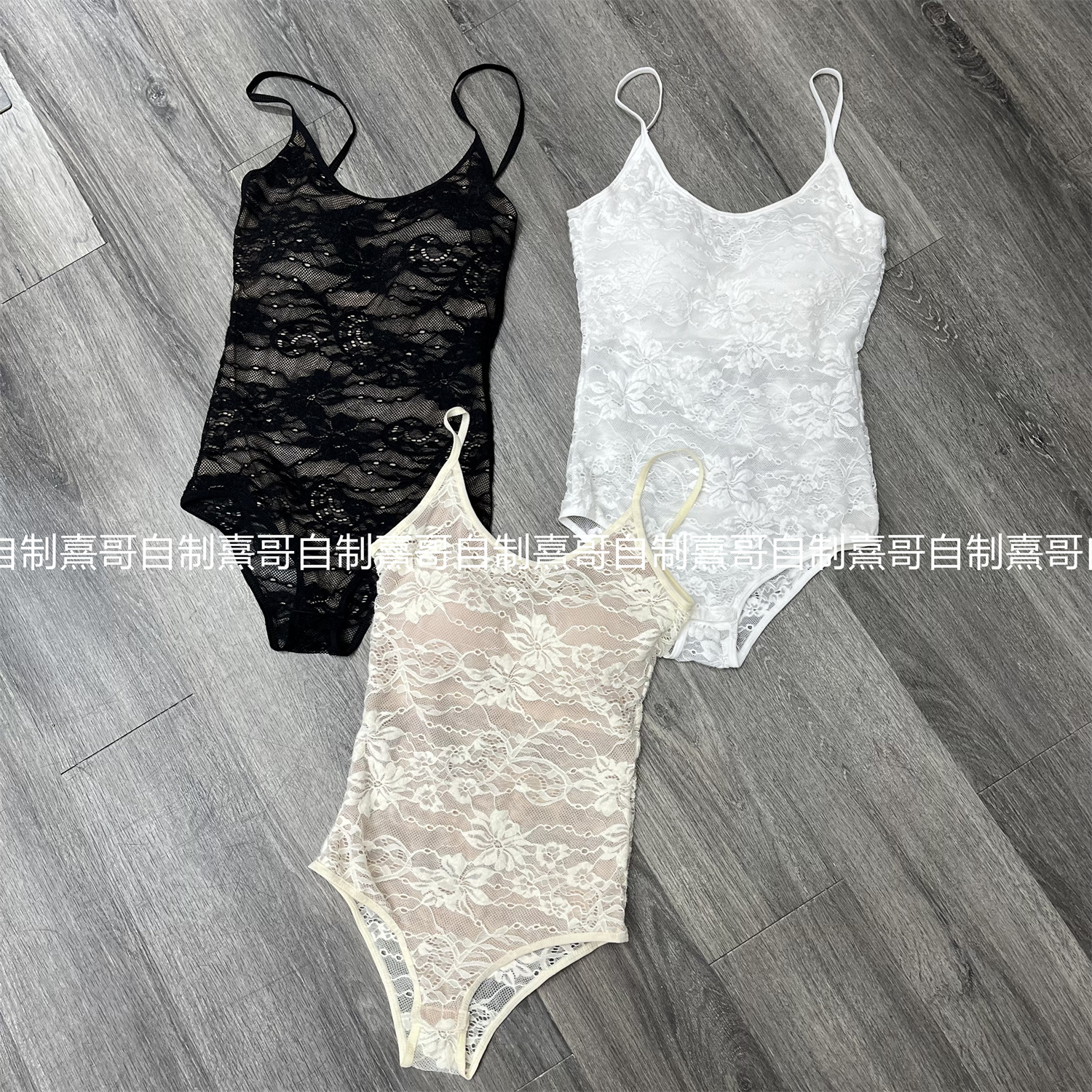 纯欲风微透蕾丝U领无袖打底吊带背心女个性辣妹百搭连体衣带胸垫