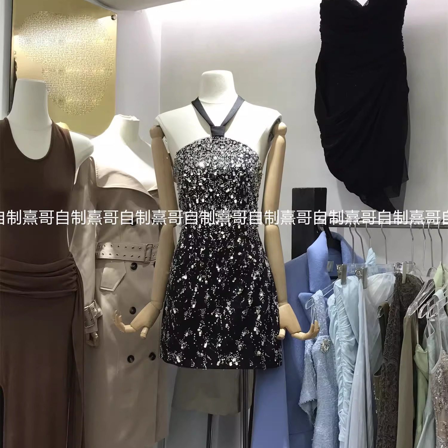 法式轻奢小众设计感系带挂脖露背钉珠亮片连衣裙女修身小礼服短裙