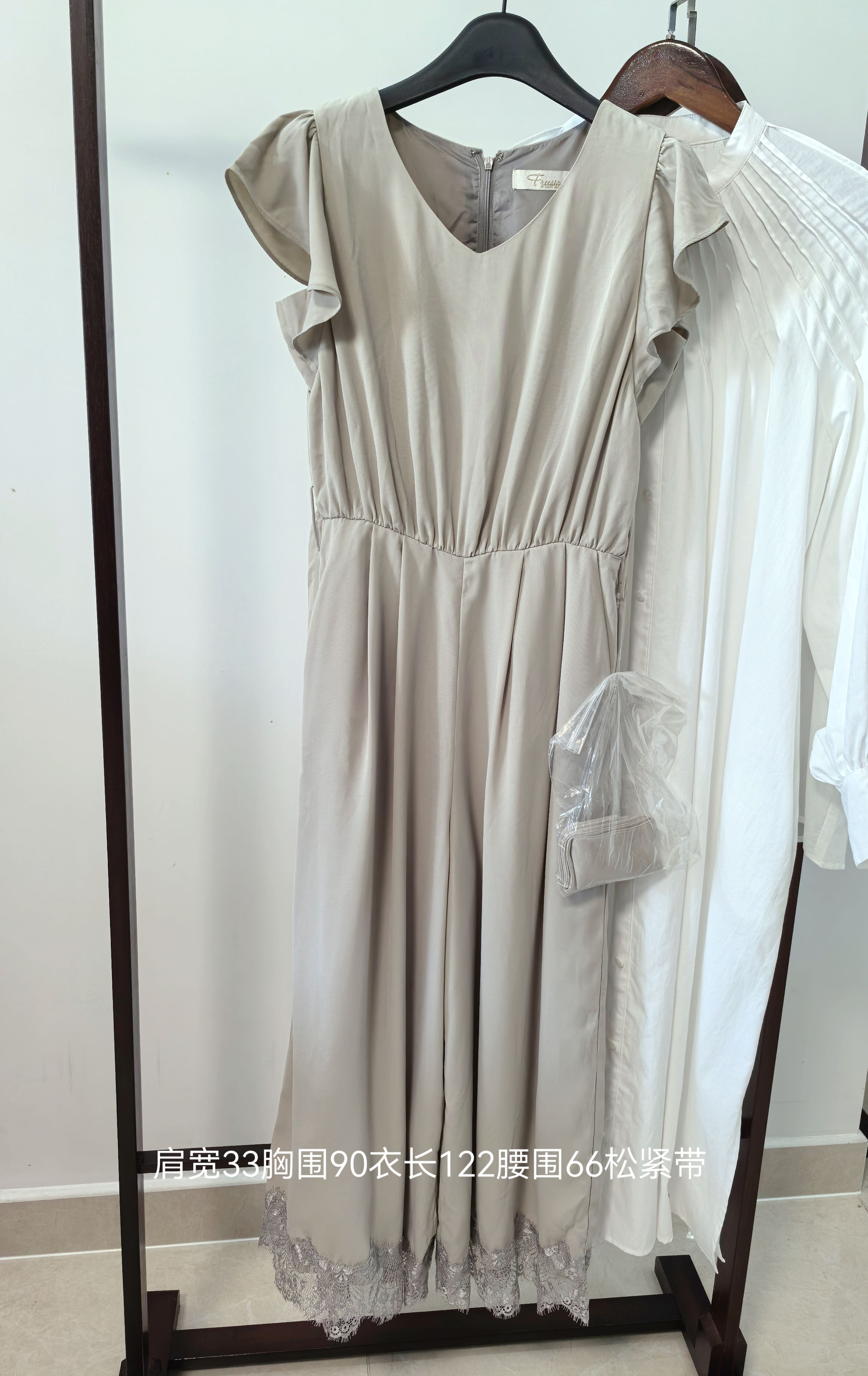 日单原单Free mart 夏季v领短袖蕾丝边连体裤