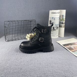 专柜断码秋冬新款软皮面粗跟厚底增高显瘦皮带扣加绒时尚马丁靴女