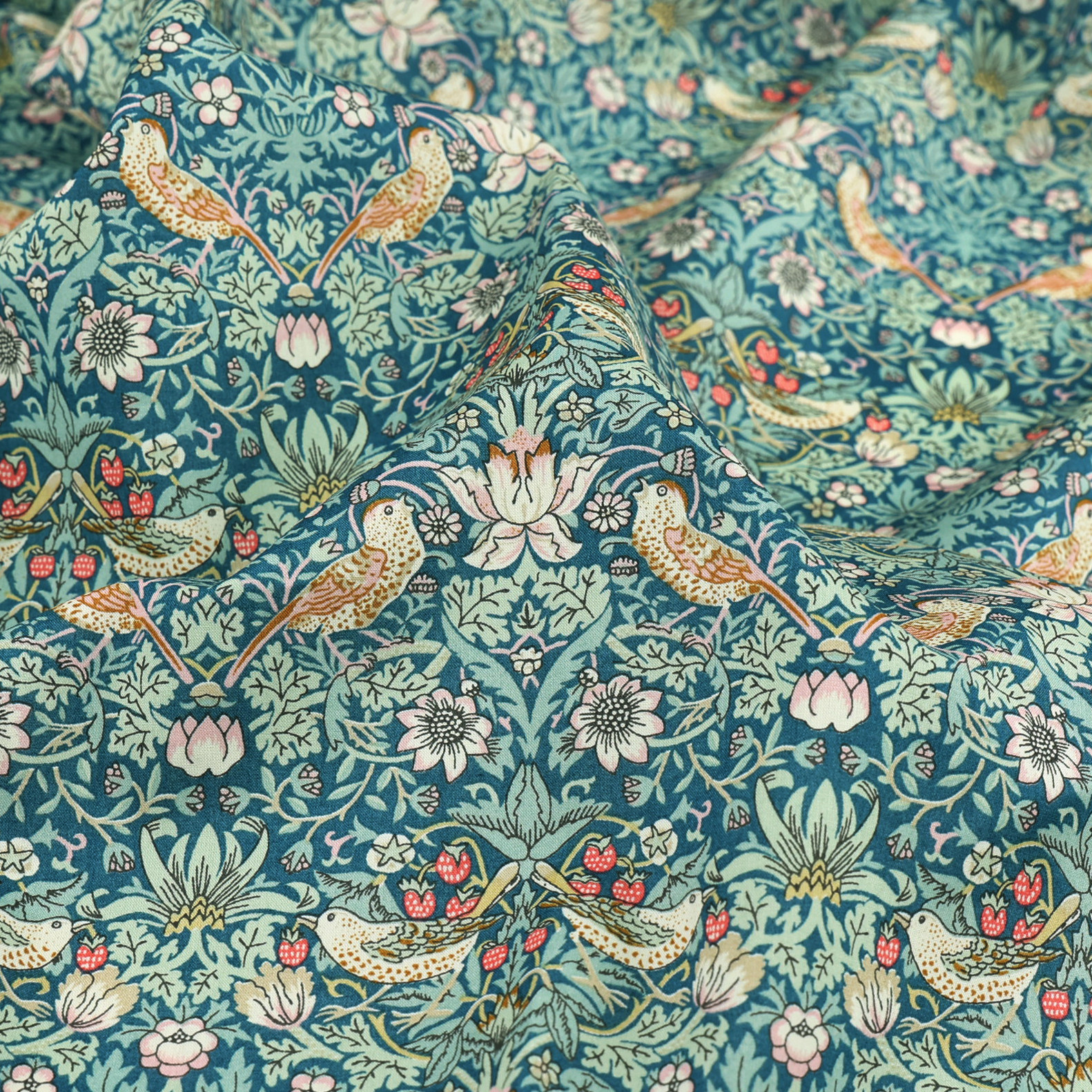 英国正品liberty长纤棉100支纯棉Tanalawn面料舒适孔雀蓝草莓小偷,居家布艺,海绵垫/布料/面料/手工diy,淘宝优惠券,粉丝福利购,淘宝优惠卷