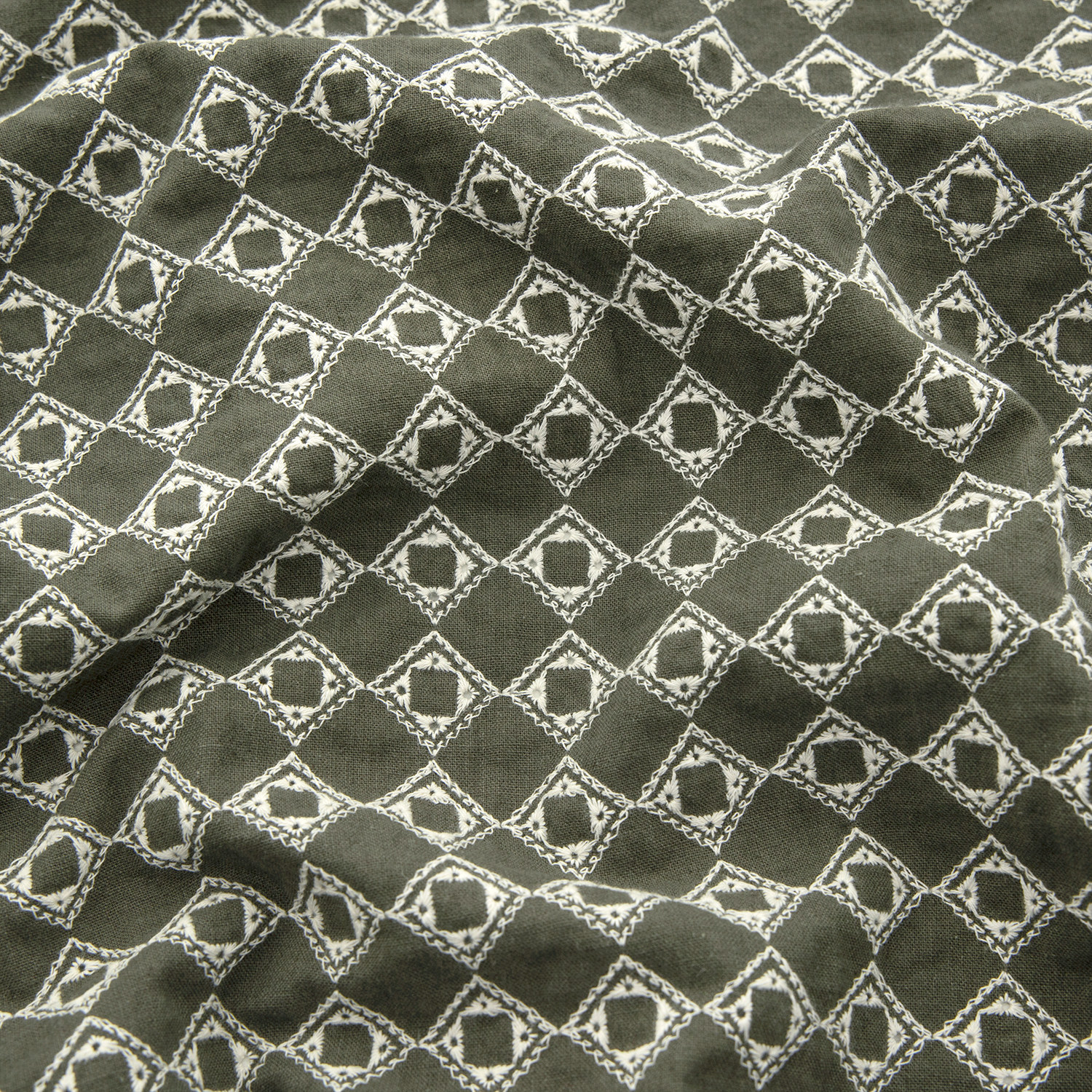 日本进口棉麻刺绣面料手工DIY舒适精致包袋连衣裙服装布几何绣影