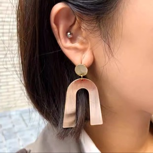 韩国东大门代购耳饰首饰品女夸张金色U形马蹄设计师小众耳钉耳环