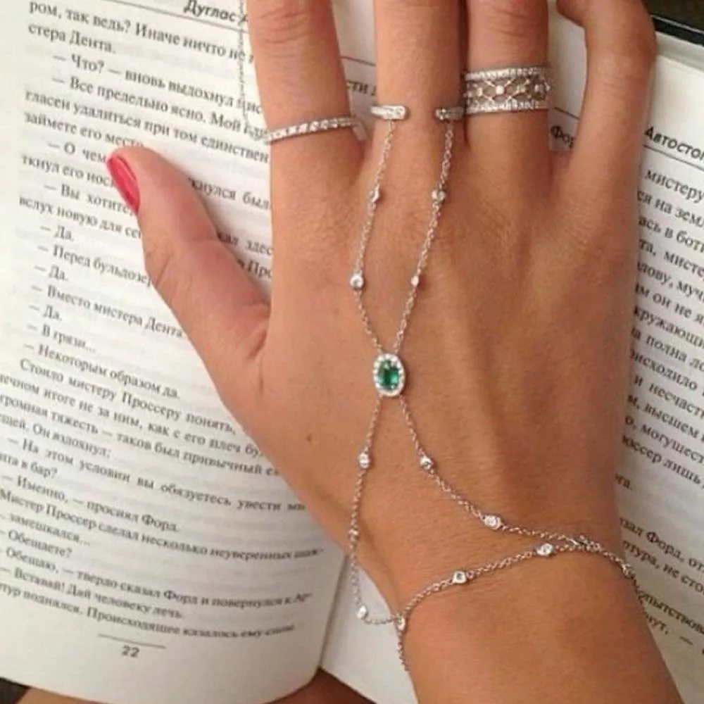 速卖通新款复古绿水钻手链女简约小众设计感戒指指环一体连指手链