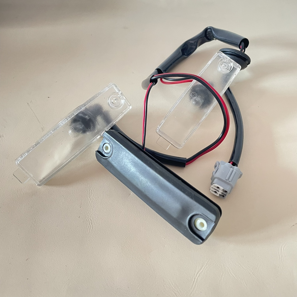 适用于长城哈弗M2酷熊尾门后备箱后门开关牌照灯尾门后盖触碰开关