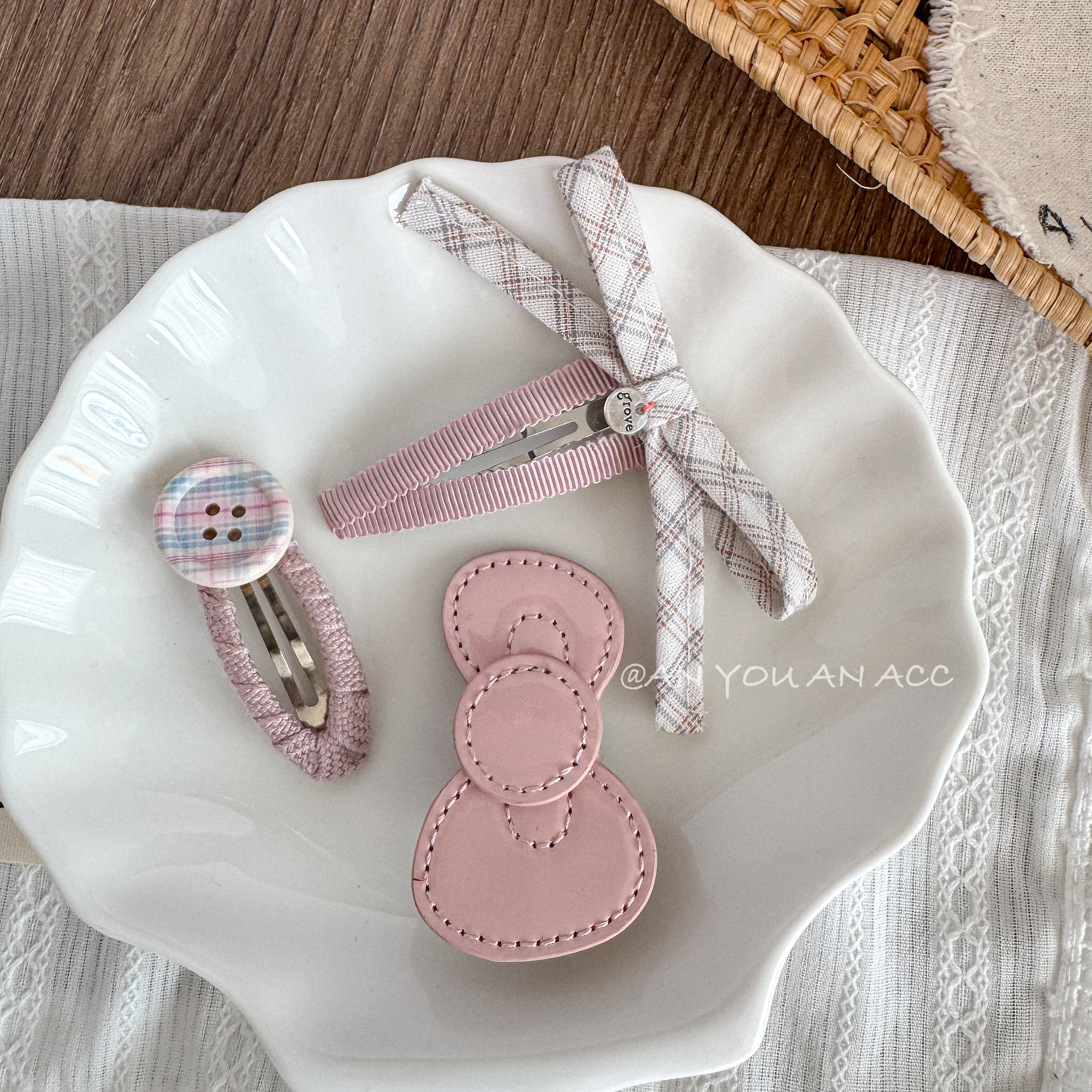 奶油粉格纹蝴蝶结手工发夹高级感真皮女孩发饰ins韩系边夹刘海夹