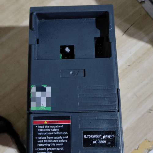 0.75G3变频器，型号LYS320-0.75G3，输入38议价。