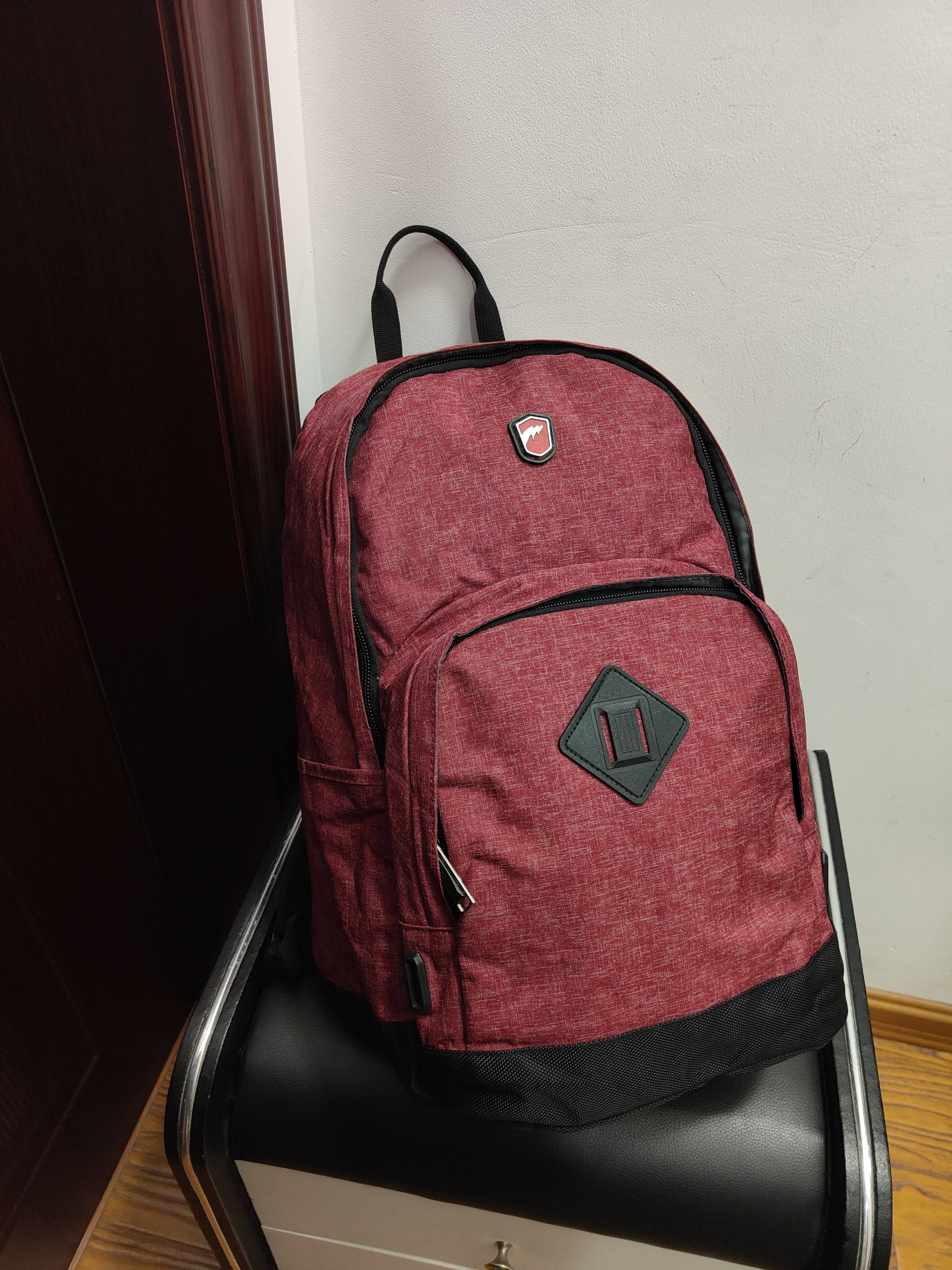 结实耐磨防泼水学生书包城市通勤电脑双肩包时尚休闲猪鼻撞色背包