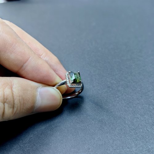 天然绿碧玺祖母绿戒指18k金镶嵌钻石重2.14克带证书