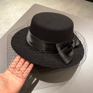 法式赫本风毛呢黑色平顶帽子女秋冬季网红优雅气质网纱蝴蝶结礼帽