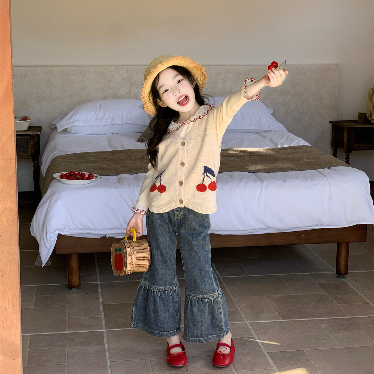 2026春季新款 女童樱桃毛线背心+翻领花边打底衫+时髦牛仔喇叭裤