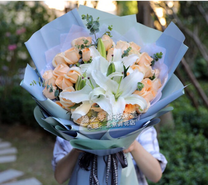 香槟玫瑰百合混搭鲜花束北京同城鲜花店生日鲜花配送花天津花速递
