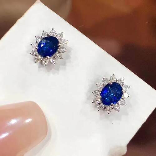 18K金女镶嵌南非高品质钻石 0.85克拉天然皇家蓝蓝宝石耳钉送证书