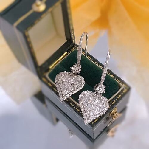 18K白金女镶嵌1.1克拉天然南非高品质钻石桃心耳钩真金真钻送证书