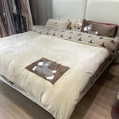 简约小清新230g全消光牛奶绒小狗刺绣四件套秋冬保暖珊瑚绒床笠