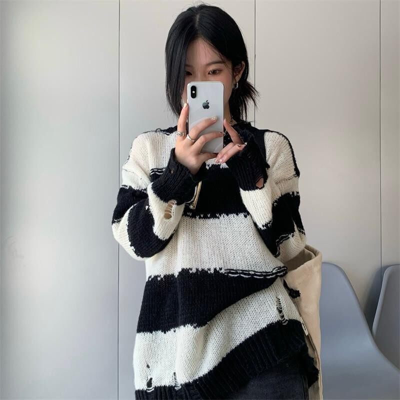 黑白条纹毛衣女宽松外穿秋季设计感辣妹中长款破洞款针织衫长袖