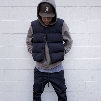 高街基础黑色尼龙飞行面包棉背心