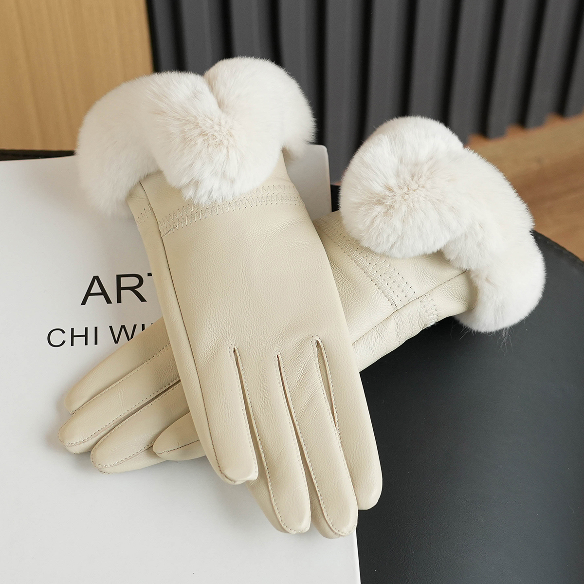 美哒哒真皮手套女冬季加绒加厚韩版保暖柔美獭兔毛口绵羊皮手套