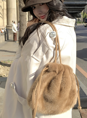 百搭水貂毛整皮包包女秋冬新款潮单肩斜挎包网红爆款手提毛毛包