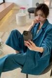 蓝色灯芯绒小西装外套女高级设计感春秋2025年新款职业西服，女装西装，惟卡贝娜