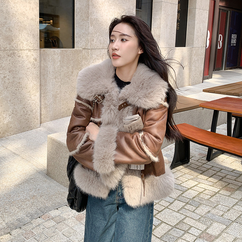 美拉德设计感羊羔毛外套女2025冬季新款小个子皮毛一体洋气机车服，女装短外套，惟卡贝娜