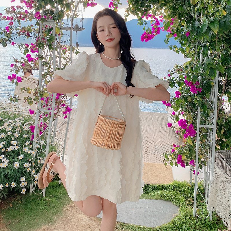 法式白色泡泡袖连衣裙女春夏2025年新款别致设计感气质宽松小裙子图片